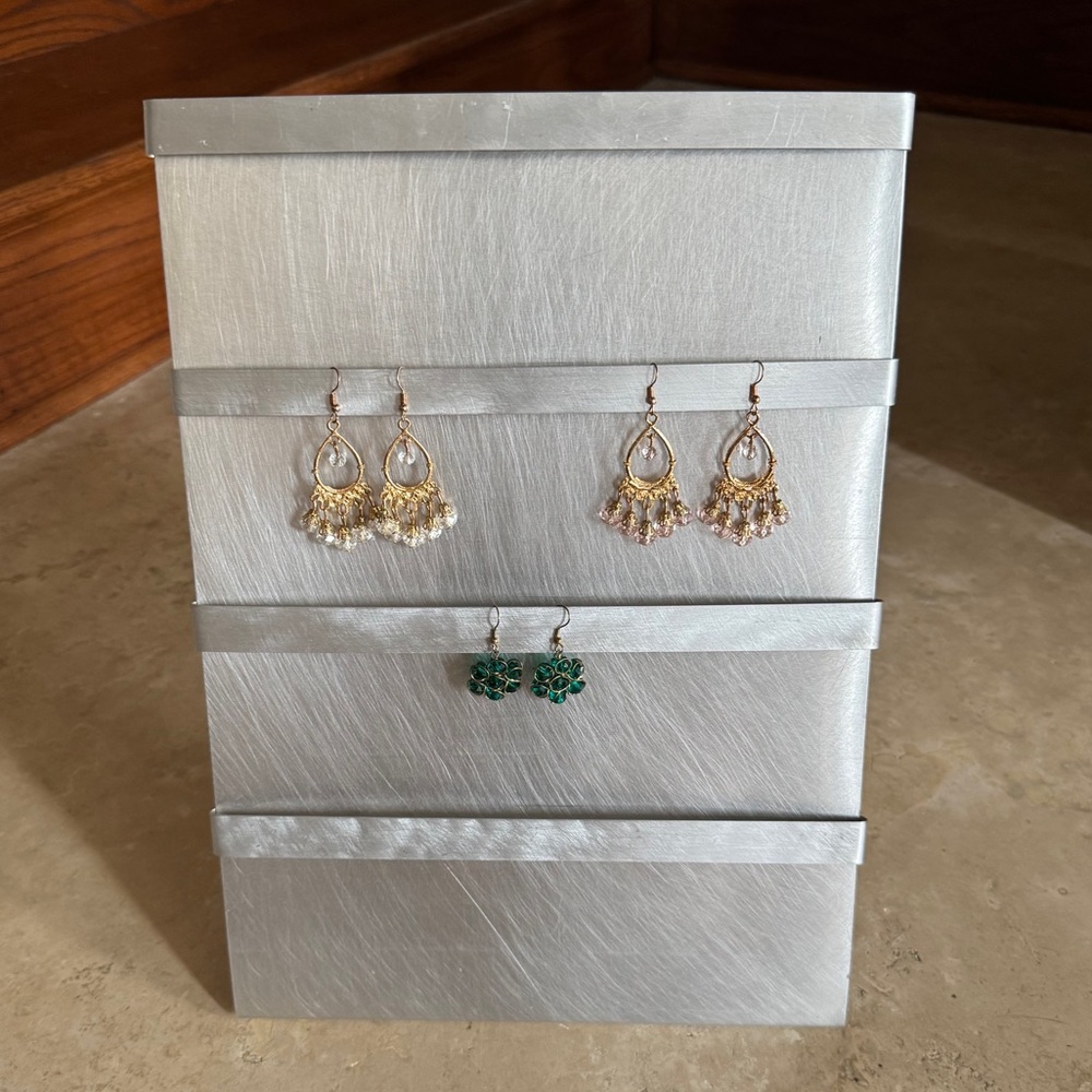 Jewelry display stand for hook style earrings